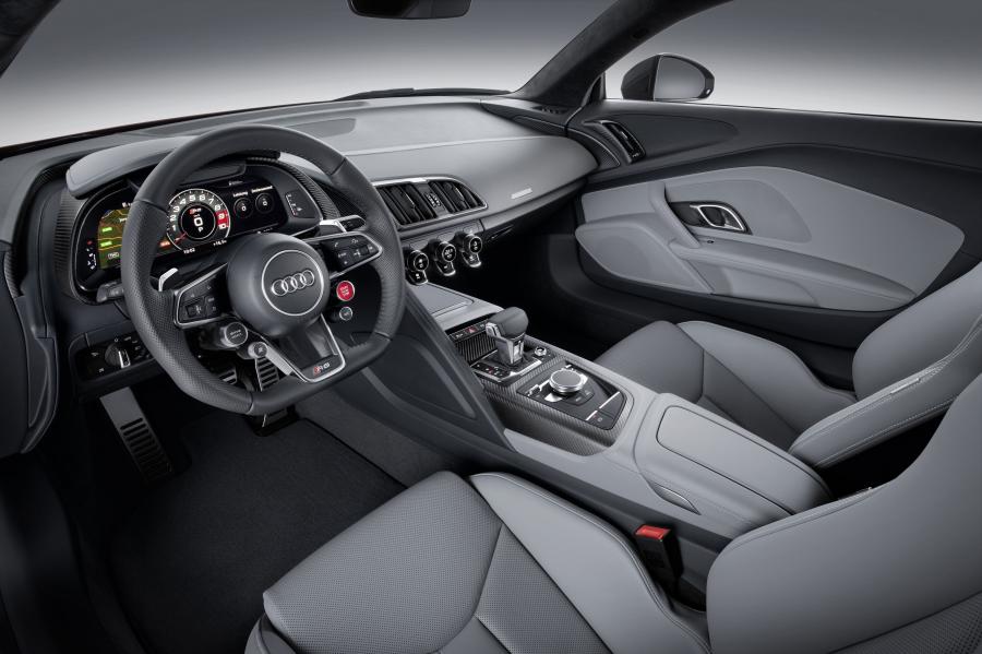 Интерьер Audi R8 V10 Plus 2015 года  (WW) (фото 18 из 30)